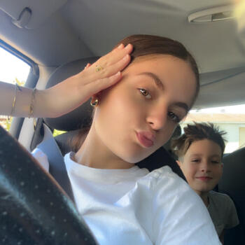 Babysitter in Bergerac: Kenza