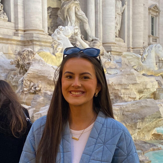 Babysitter in Tower: Laura