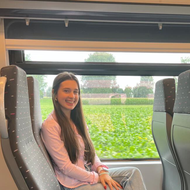 Babysitter in Sint-Martens-Lierde: Elise