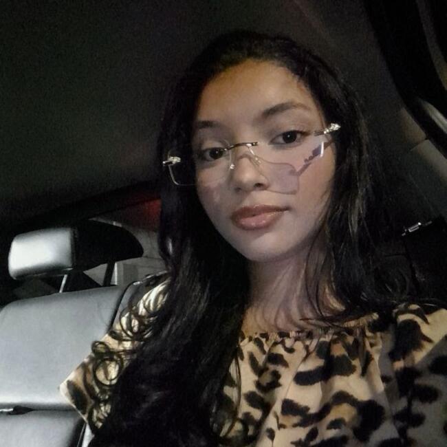 Babysitter in Marabá: Karine