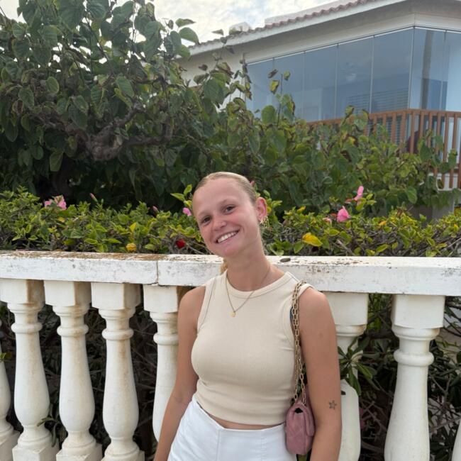Babysitter in Issoire: Elysa