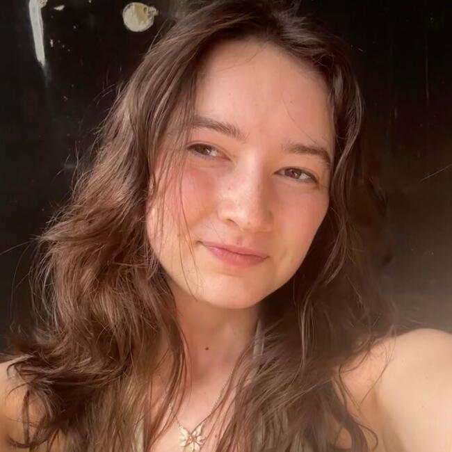 Babysitter in Sydney: Hailey