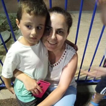 Δουλειά για babysitter στην πόλη Κερατσίνι: δουλειά φύλαξης παιδιών Αγγελος