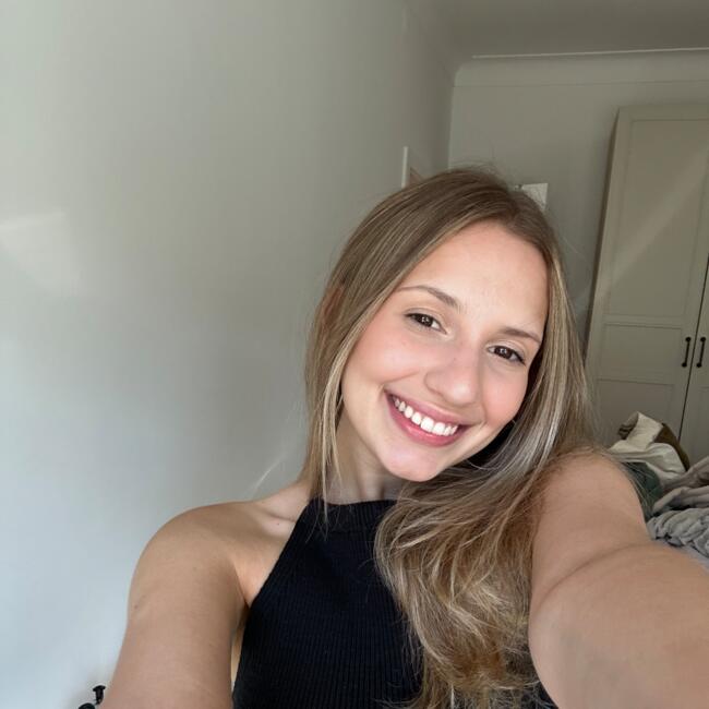 Babysitter in Almada: Isadora