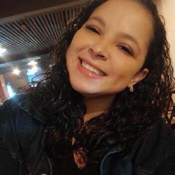 Babá em São Vicente: Adriana