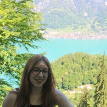 Baby-sitter in Zoug: Angela