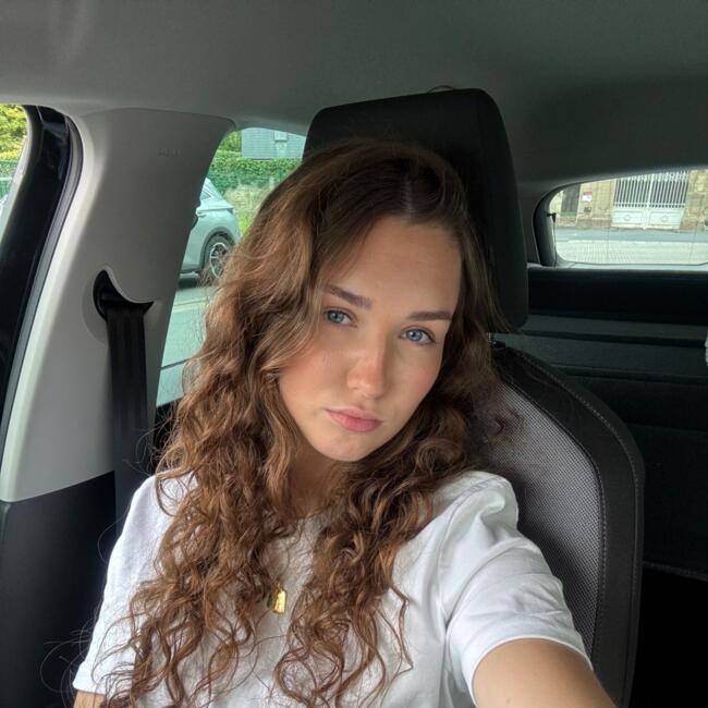 Babysitter in Caen: Anna