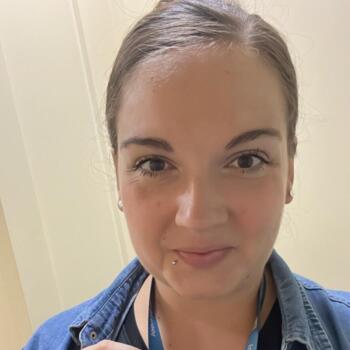 Babysitter in Woking: Leslie