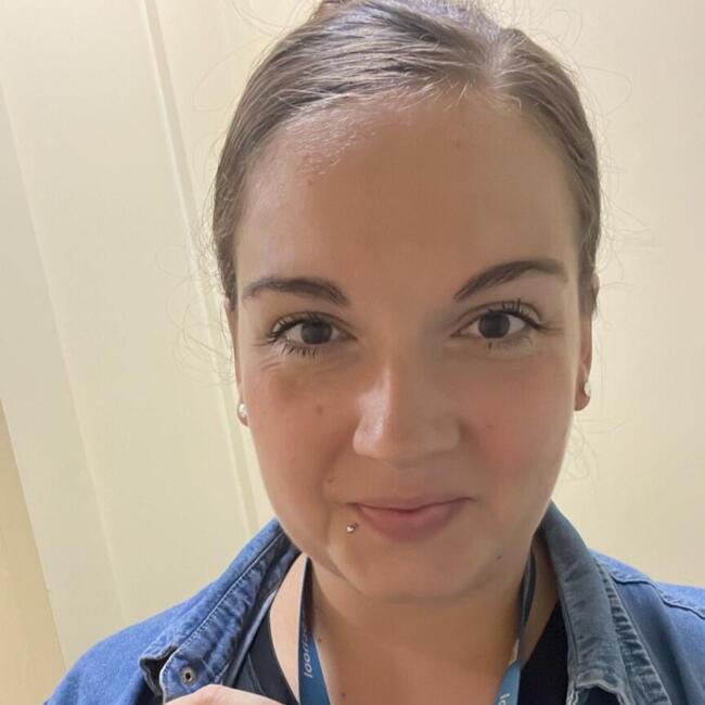 Babysitter in Woking: Leslie