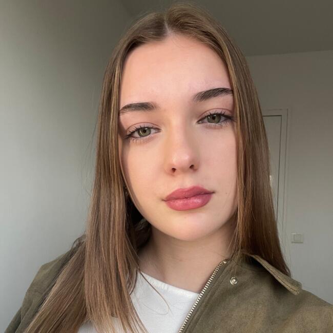 Babysitter in Chevreuse: Jade