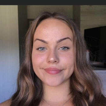 Babysitter in Slough: Julia