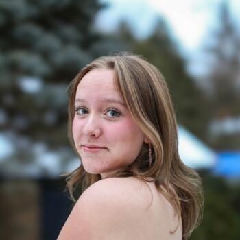 Babysitter in Excelsior: Ellie