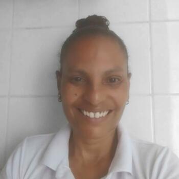 Babysitter Cotia: Adriana