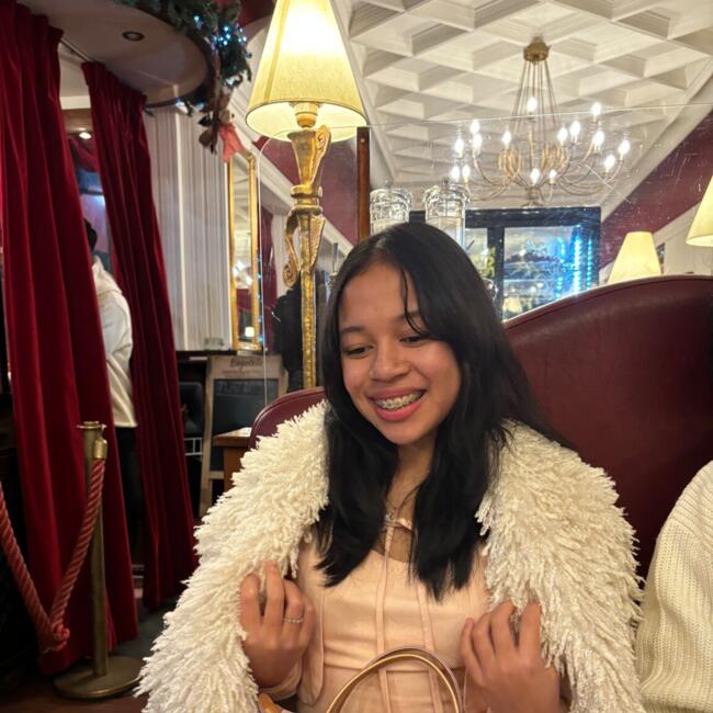 Babysitter in Troinex: Shannon