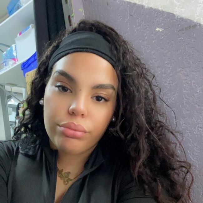 Babysitter in Aubais: Alycia