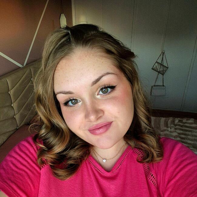 Babysitter in Milhaud: Lona