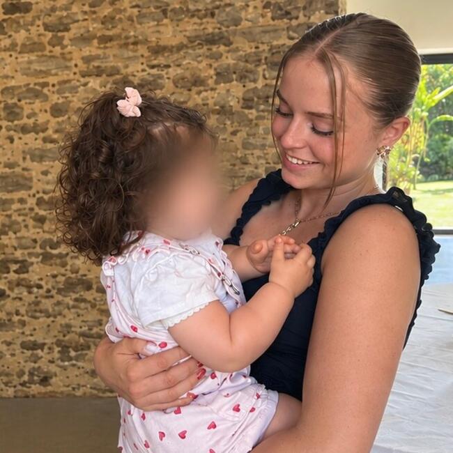 Babysitter in Saint-Grégoire: Julie