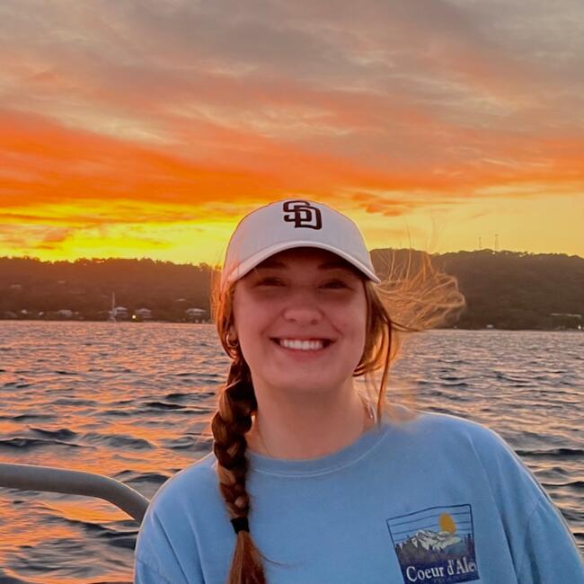 Baby-sitter in Calgary: Alivia