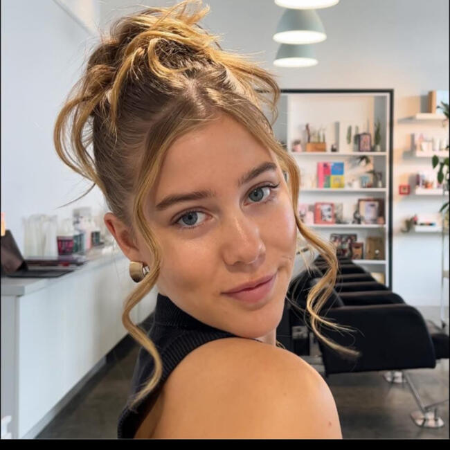 Babysitter in Biarritz: Hollie