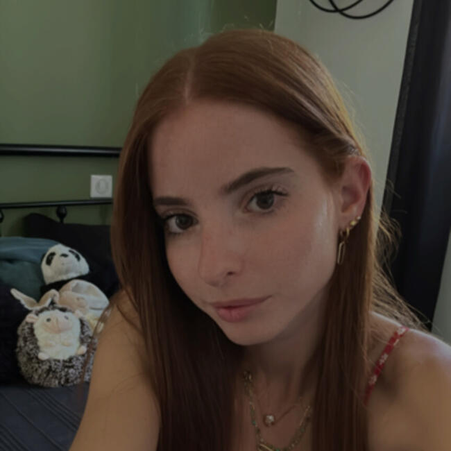 Babysitter in Saint-Nazaire-de-Pézan: Alexia