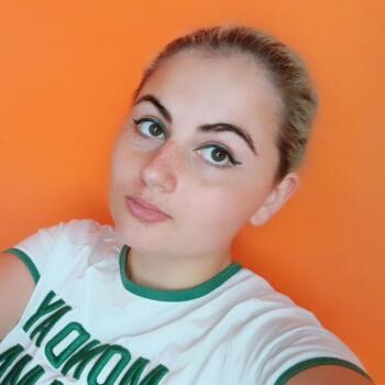 Babysitter in Pieusse: Suzie