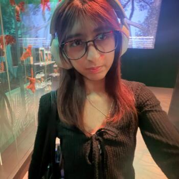 位于新加坡的临时保姆: Aleesya