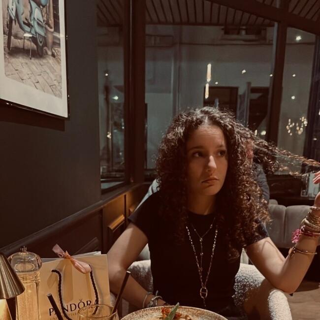 Babysitter in Fourques-sur-Garonne: Léa
