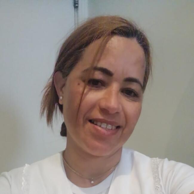 Babá em Cotia: Valdineia