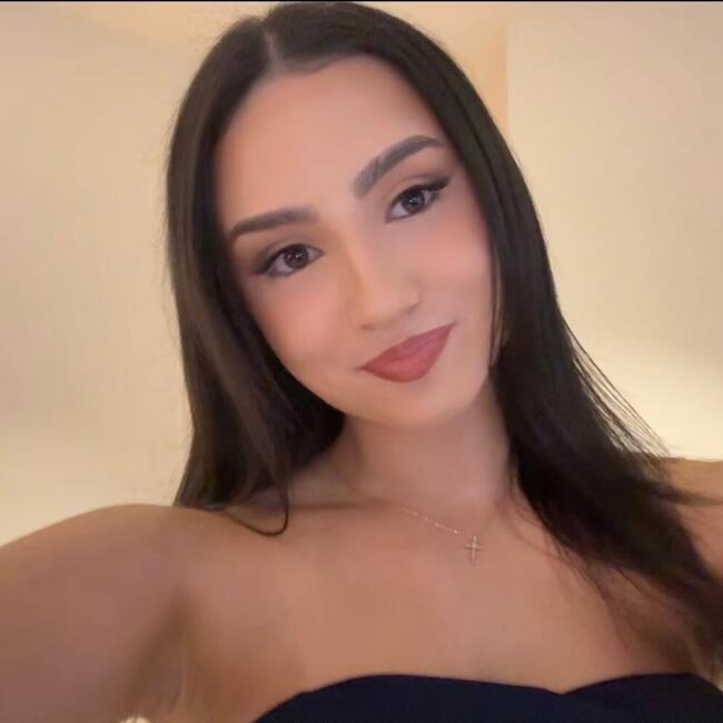 Babysitter in Melbourne: Myrina