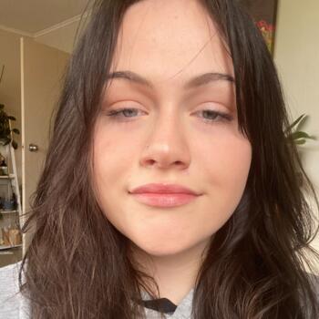 Babysitter in Christchurch: Amber