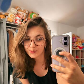 Babysitter in Auxerre: Yoina