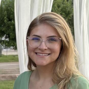 Babysitter in San Antonio: Shelby