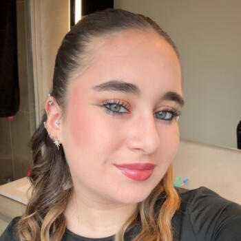 Babysitter Saint-Méloir-des-Bois: Leontine