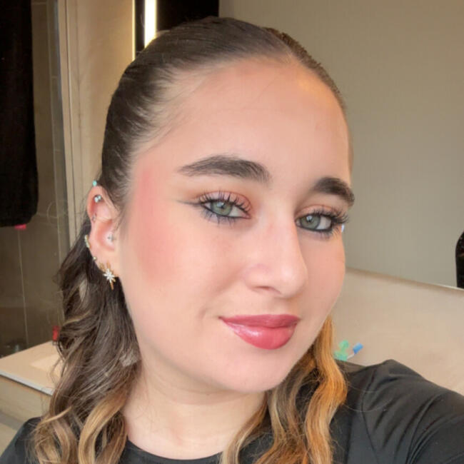 Babysitter in Saint-Méloir-des-Bois: Leontine