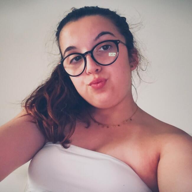 Babysitter in Belas: Nicole