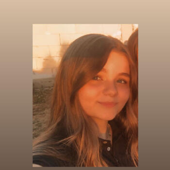 Babysitter in West Des Moines: Engjellusha
