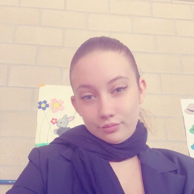 Babysitter in La Louvière: Alisia