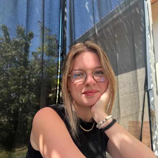 Babysitter in Carvin: Oceane