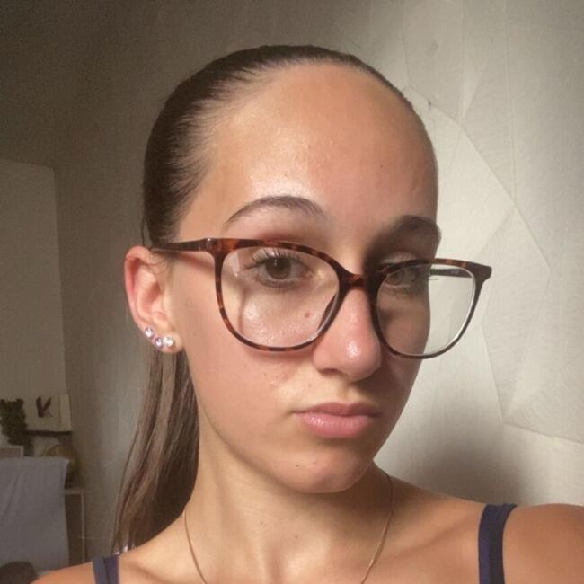 Babysitter in Issoudun: Eva