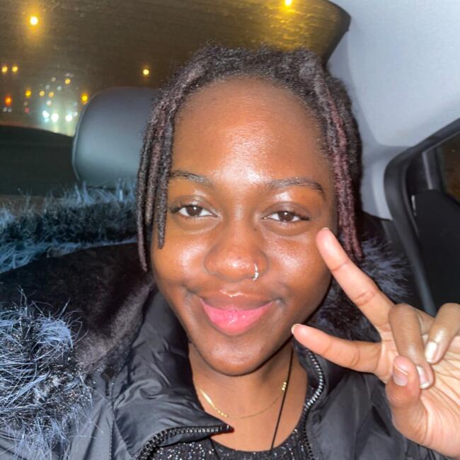 Baby-sitter in Bradford: Ololade