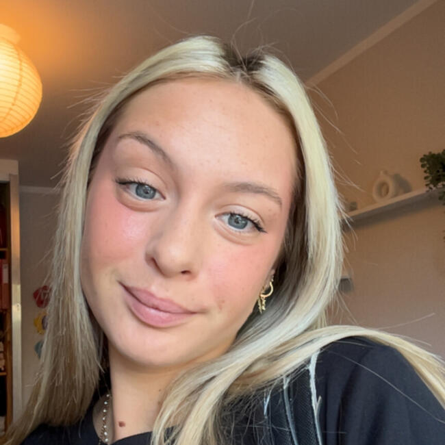 Babysitter in Saint-Paul-Trois-Châteaux: Melissa