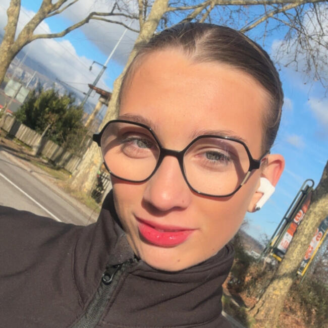 Babysitter in La Biolle: Alexia