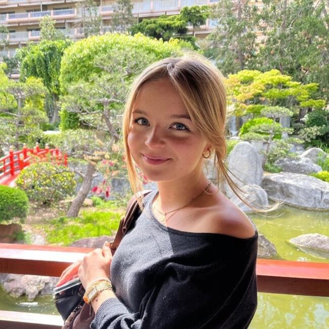 Babysitter in Chamalières: Liz