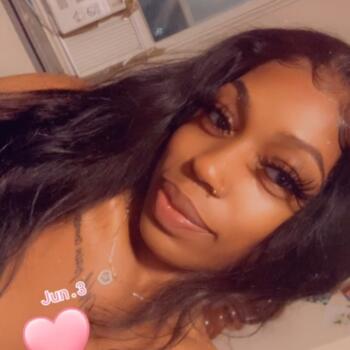 Babysitting job in Meriden: babysitting job Niya