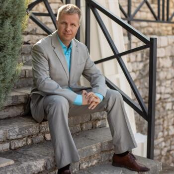 وظيفة جليسة أطفال في الغردقة: فرص عمل كجليسة أطفال Sebastian