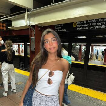 Babysitter in Edison: Savannah