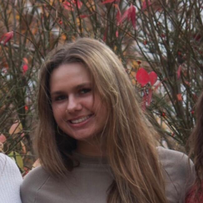 Babysitter in Romeoville: Savana