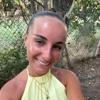 Babysitter in Mont-Saint-Aignan: Sarah