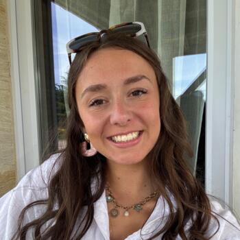 Babysitter in Saint-Martin-Petit: Melissa