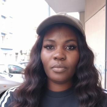 Babysitting job in Almeirim: babysitting job SAPHIYATU ISSAH MILLS